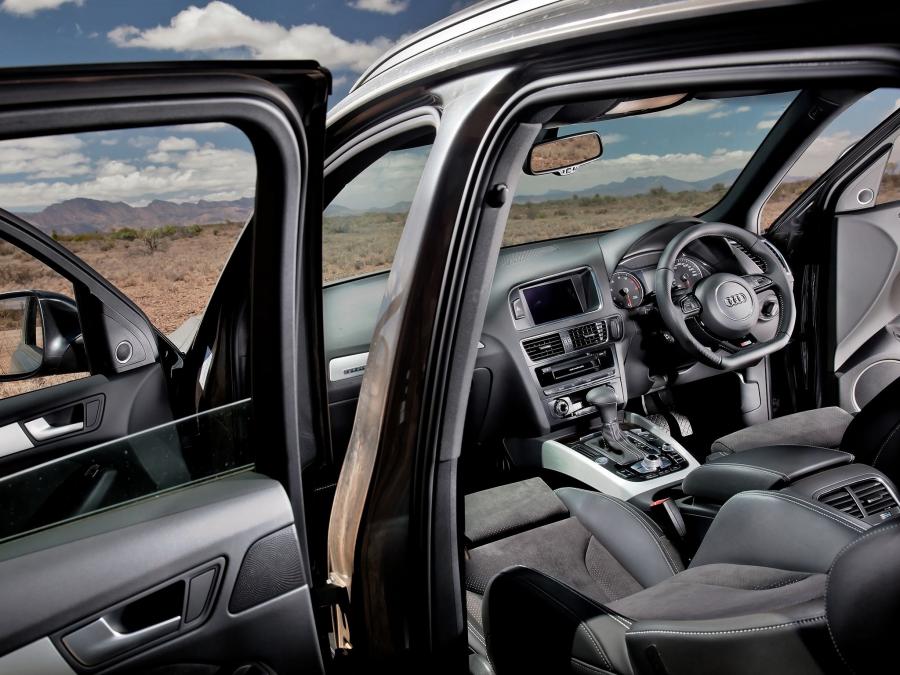Интерьер Audi Q5 3.0T Quattro S-Line (8R) 2012 года  (AU) (фото 9 из 9)